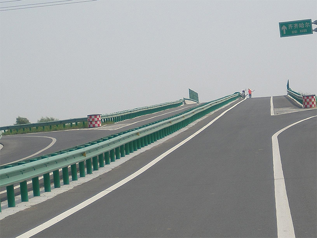 阳江高速公路护栏的材质与规格