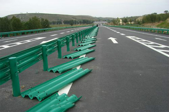 阳江波形护栏的维护与管理确保道路安全的关键步骤